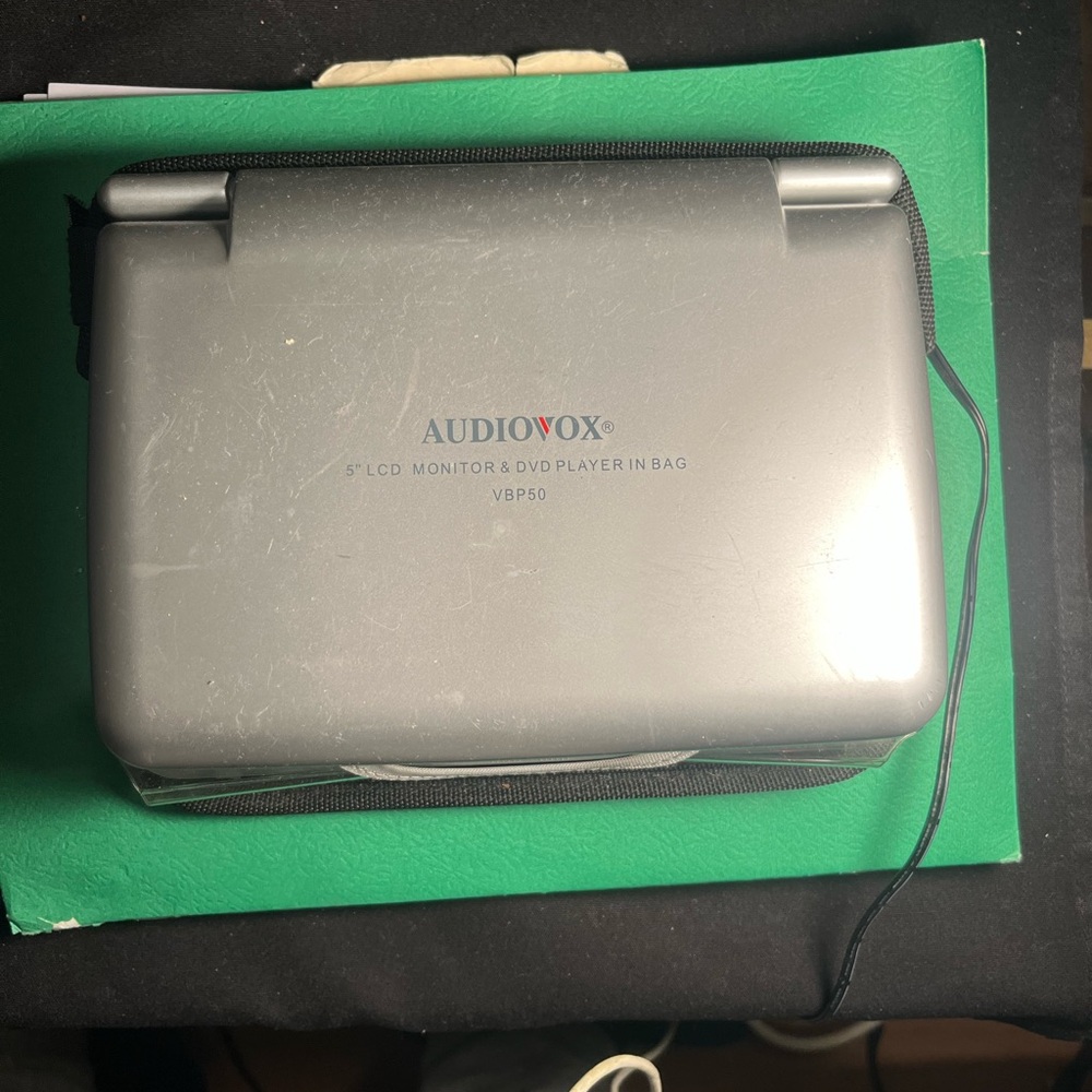 Audiovox VBP50 Portable DVD Player (5") with Charger - Read Description